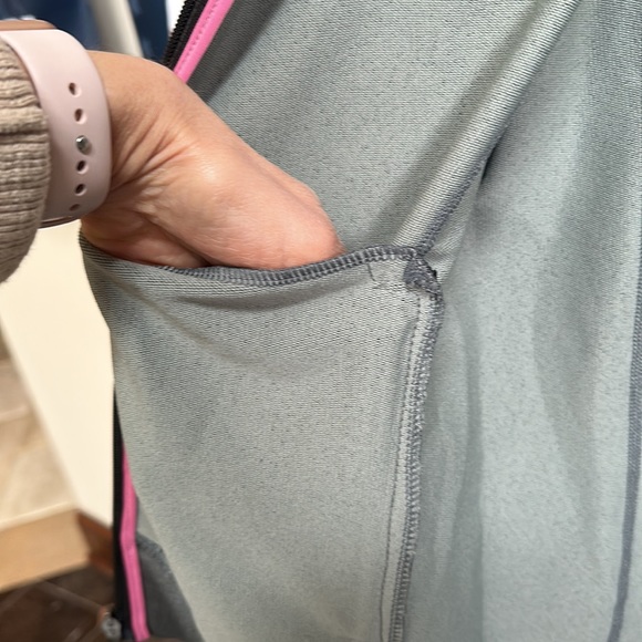UNTUCKit 🔥 Women’s Performance Full Zip Stretchy Jacket Hoodie Sweatshirt Sz S - Picture 8 of 9